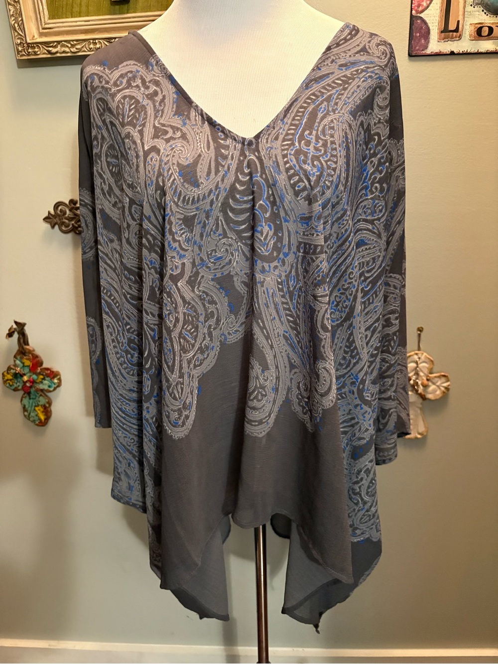 LoveWomen's Gray Paisley V-Neck Tunic Top with Blue Accents